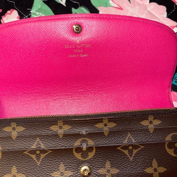 Louis Vuitton Emilie Wallet - Picture 9 of 10